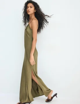 Midikleid aus Satin Khaki L - Stradivarius - FashionsVida