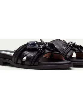 Sandalias planas de mujer de piel con adorno de piedras - Hispanitas - FashionsVida