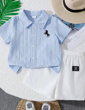 Set de 2 piezas de ropa de verano para niños - Camisa tipo polo de unicolor con textura bordada de caballo + Pantalones cortos casuales de unicolor c - Shein - FashionsVida
