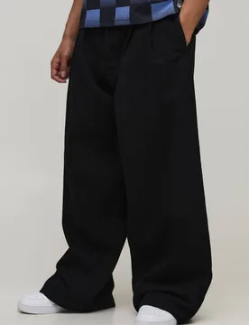 Men's Wide Leg Pleat Front Jeans True Black Size 32 True Black 32 - boohooMAN - FashionsVida