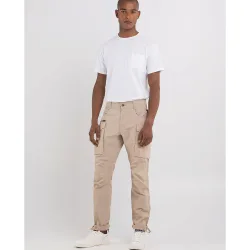 Pantalón cargo de hombre con trabillas