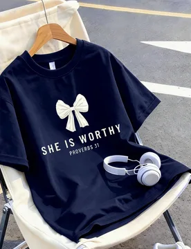 Camiseta de manga corta para niñas con lazo y estampado de letras, diseño único, cuello redondo suave y cómodo, top casual de verano - Shein - FashionsVida