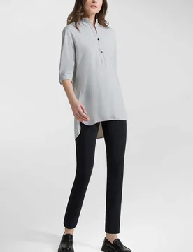 Camicia alla coreana grigio chiaro in Oxford tecnico a fantasia giapponese dalla linea ampia con maniche a tre quarti - R.R.D. - FashionsVida