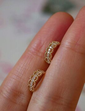 Par de pendientes pequeños de plata de ley 925 chapados en oro de 18K con diseño de encaje calado y circonita para mujer, para fiestas, citas, uso d