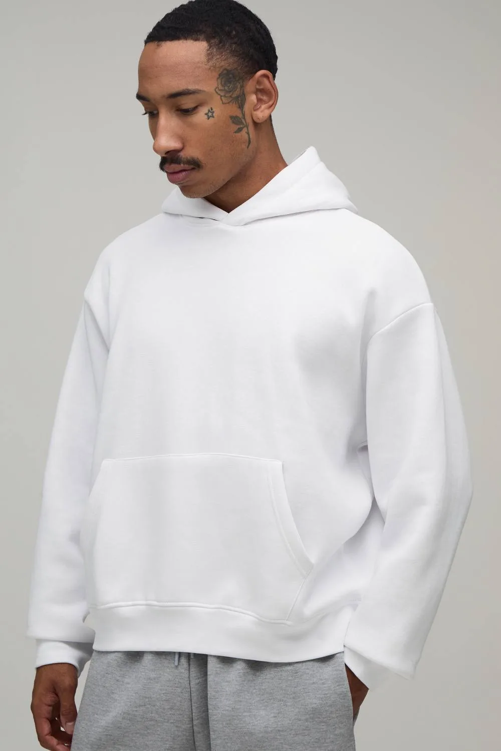 Herren Basic Oversized Boxy Hoodie Sweatshirt White Größe Medium - boohooMAN - FashionsVida