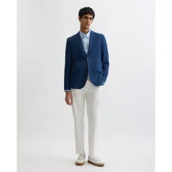 Pantalón chino con pinza de hombre