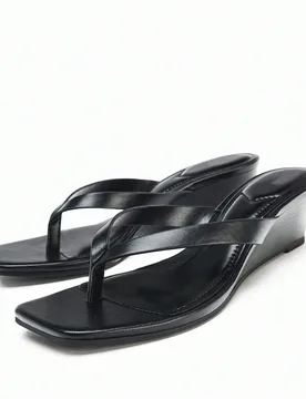 Nuevas sandalias de cuña con tiras cruzadas de unicolor para mujer, color negro, adecuadas para el trabajo, fiestas y la playa - Shein - FashionsVida