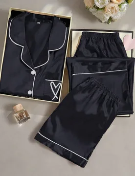 Conjunto de pijama de 3 piezas con top de manga corta, pantalones cortos y pantalones largos de seda sintética con bordado de corazón - Shein - FashionsVida