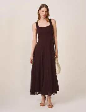 Vestido midi con vuelo confeccionado en gasa y cuello cuadrado - Alma en Pena - FashionsVida