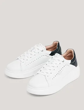 Yara - zapatillas de piel con tachuelas - Pepe Jeans - FashionsVida