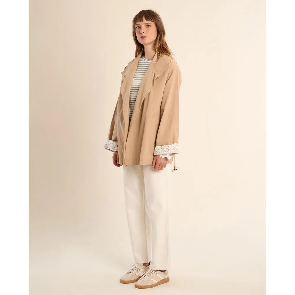 Gabardina de mujer corta de manga larga con solapa y lazada - Molly Bracken - FashionsVida