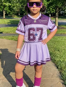 Conjunto de camiseta de manga corta con estampado morado y falda para niñas jóvenes - Shein - FashionsVida