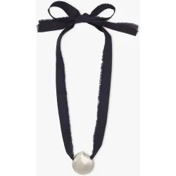Collar de tela con abalorio de concha decorativa