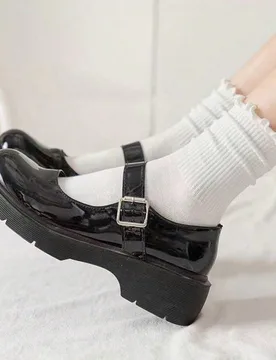 Pares de calcetines blancos a rayas con borde de volantes, casuales y versátiles, hasta la pantorrilla, adecuados para uso diario, estilo unisex para - Shein - FashionsVida