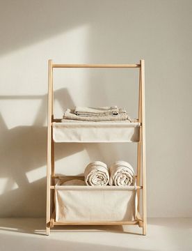Scaffale da terra in legno con cesti in tessuto - beige