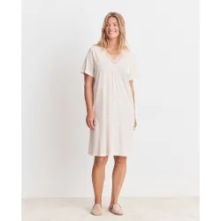 Camisón de mujer con cuello pico y detalles de encaje