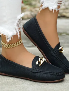 Mocasines de mujer de nueva llegada para primavera con decoración de cadena dorada, zapatos planos de goma ligeros, cómodos y versátiles - Shein - FashionsVida