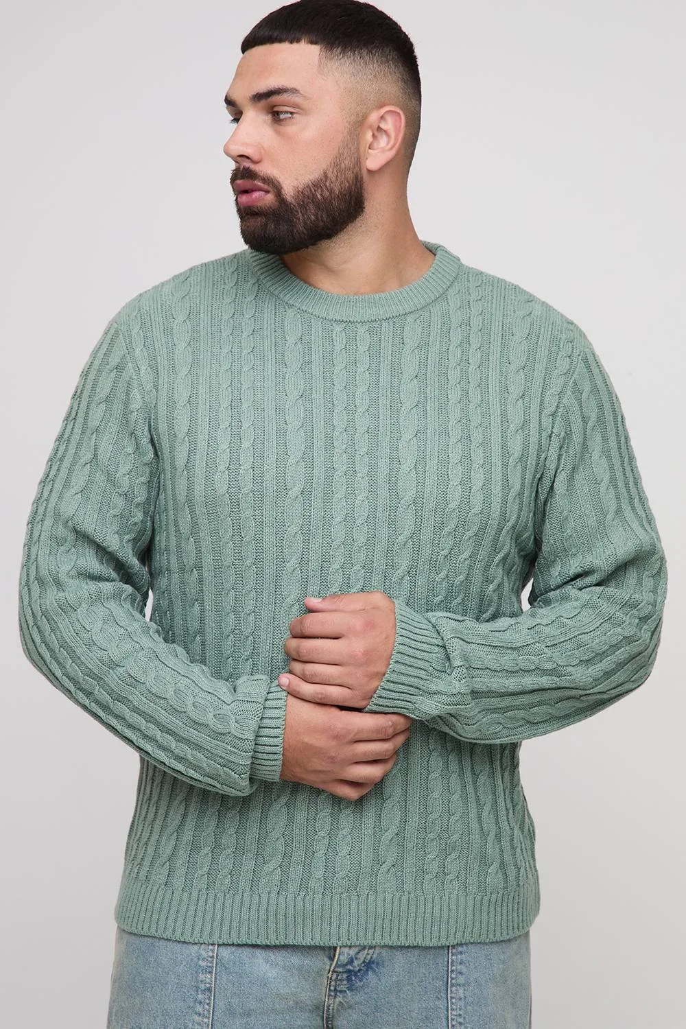 Herren Plus Basic Regular Fit Zopfstrick-Pullover Sage Größe 3XL - boohooMAN - FashionsVida