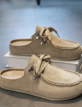 Par de pantuflas tipo mula de ante vintage para hombres, con decoración de cordones, suela blanda y punta cerrada, cómodas para interiores, exterior - Shein - FashionsVida