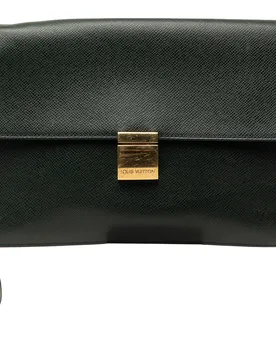 Taiga Selenga - Louis Vuitton - FashionsVida