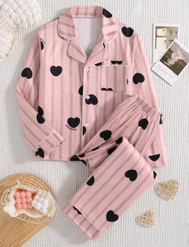 Ropa de estar en casa casual para niña, top de manga larga con cuello de botones y estampado de rayas, corazones y letras, y pantalones, para uso dia - Shein - FashionsVida