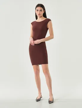 Abito corto bordeaux in tessuto stretch con scollo a barca e maniche ad aletta - Patrizia pepe - FashionsVida