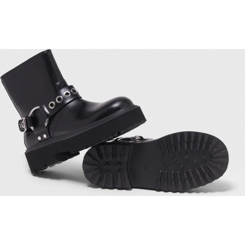 Botín biker de mujer con arnés de cuero bajo - Maje - FashionsVida