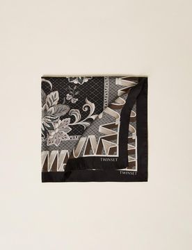 Foulard en satin avec imprimé
