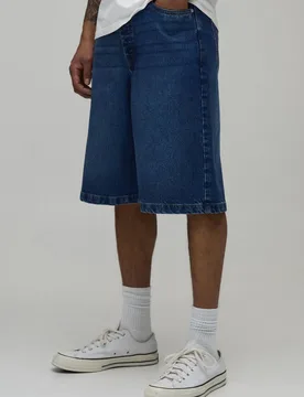 Herren Basic Entspannt Geschnittene Jeans Hosen-Shorts Mid Blue Größe 42 - boohooMAN - FashionsVida