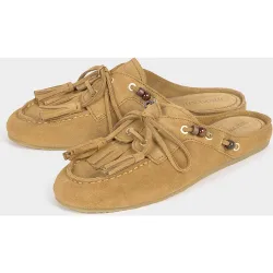Mule de mujer de piel estilo mocasín con borlas