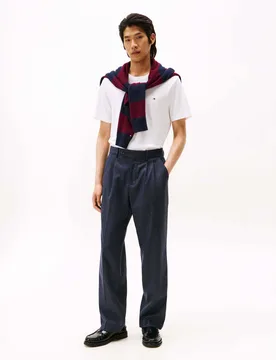 T-shirt bianca in cotone con logo bandiera ricamato sul petto - Tommy hilfiger - FashionsVida