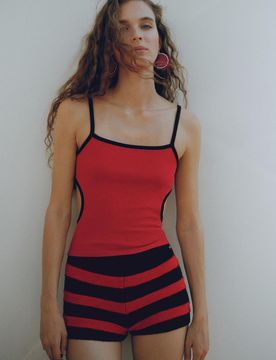Top Rosso Con Spalline E Cut Out