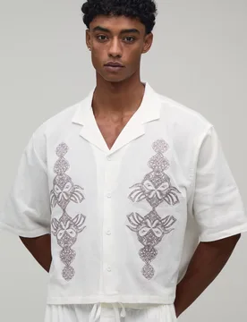Mens Boxy Crop Textured Revere Embroidered Shirt - Ecru Cotton - Size Medium - boohooMAN - FashionsVida