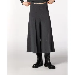 Pantalón de mujer tipo gaucho de punto milano