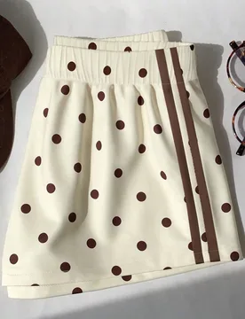 Pantalones cortos casuales de moda con lunares versátiles para niñas preadolescentes, adecuados para todas las estaciones, estilo relajado y chic, u - Shein - FashionsVida