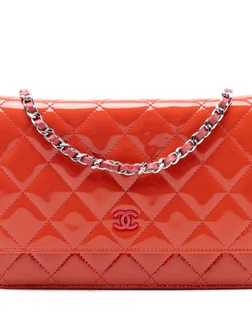 CC Quilted Patent Incognito Wallet On Chain - Chanel - FashionsVida