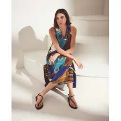 Vestido largo sin mangas con cuello halter