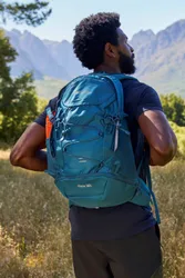Unisex 'Pace' Lightweight Spacious Adjustable Strap Outdoor 30L Rucksack in Teal - Teal - Size: One Size