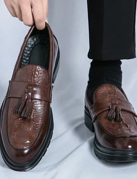 Mocasines negros de vestir con suela gruesa para hombres - Zapatos formales de vestir con borlas y deslizamiento para el novio y la boda [Artesanía a - Shein - FashionsVida