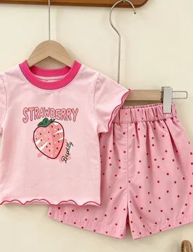 SET) Conjunto de camiseta de manga corta con cuello de volantes de unicolor rosa y pantalones cortos de lunares para niñas, nueva moda de verano - Shein - FashionsVida