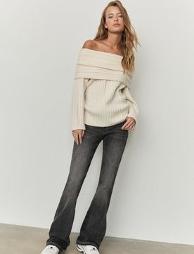 Asymmetrischer Strickpullover mit freien Schultern Ecru XS