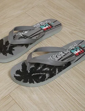 Chanclas de moda para hombre con diseño de árbol de coco y letras, para la playa, fiestas, uso en el hogar y exteriores, verano - Shein - FashionsVida