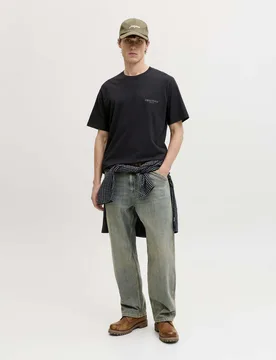 T-shirt nera in cotone con stampa frontale e sul retro - Jack & jones - FashionsVida