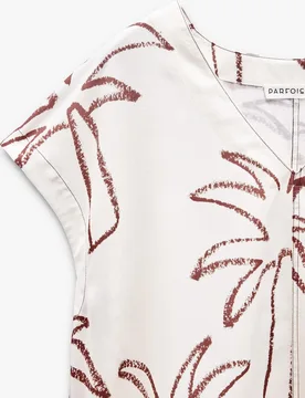 Blusa de mujer de manga corta con cuello pico y estampado de palmeras - Parfois - FashionsVida