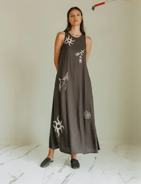 Indi & Cold - Vestido maxi sin manga cuello redondo - Indi & Cold - FashionsVida