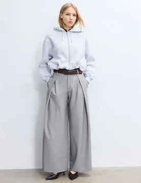 Hose mit Maxifalten und Gürtel Grau Melange 34 - Stradivarius - FashionsVida