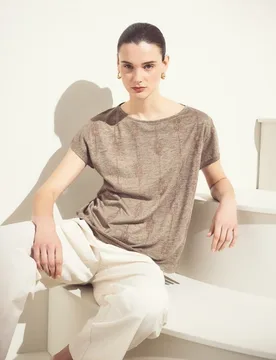 Camiseta de mujer de manga corta cuello caja con tachas - Woman El Corte Inglés - FashionsVida