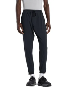 RC ESSENTIAL JOGGER Herren Black M - New Balance - FashionsVida