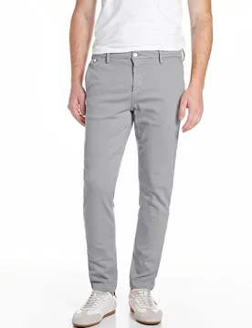 Chino de hombre regular fit con dos bolsillos franceses - Replay - FashionsVida