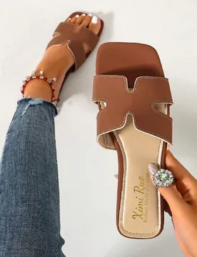 Sandalias tipo slide casuales de moda para mujer, primavera/verano, cómodas, planas, de tacón bajo, punta redonda, para exterior, zapatillas de play - Shein - FashionsVida